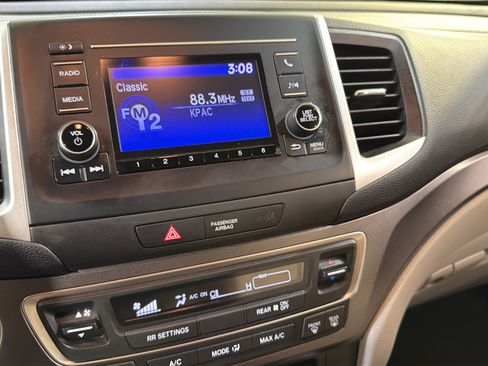 Used 2020 Honda Pilot LX image 17