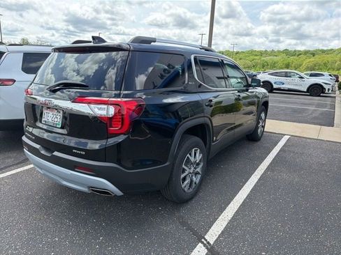 Used 2023 GMC Acadia SLT w/ Technology Package AWD/4WD image 3