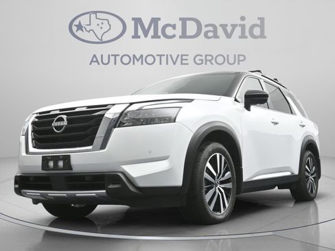 Used 2025 Nissan Pathfinder Platinum w/ Cargo Package AWD/4WD image 32