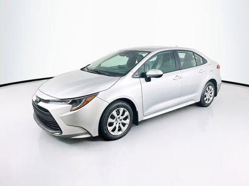 Used 2026 Toyota Corolla LE image 3