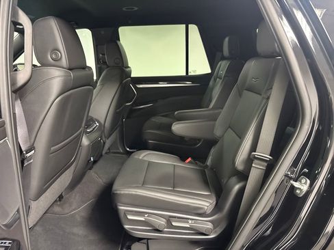 New 2025 Cadillac Escalade Luxury image 38