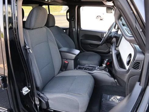 Used 2024 Jeep Wrangler Unlimited AWD/4WD image 27