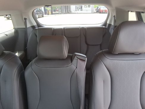 New 2026 Kia Carnival EX FWD image 16