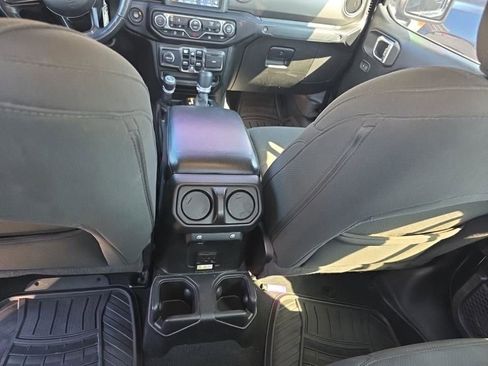 Used 2022 Jeep Gladiator Willys image 25