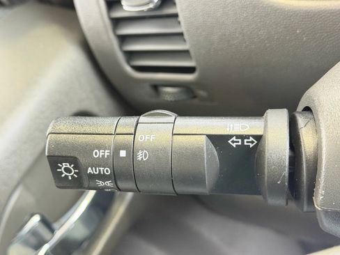 Used 2012 Nissan Pathfinder SV image 11