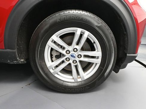 Used 2023 Ford Explorer XLT w/ Equipment Group 202A AWD/4WD image 15