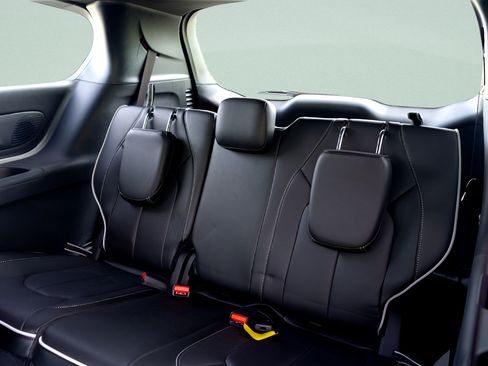 New 2026 Chrysler Pacifica Limited FWD image 28