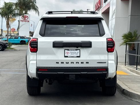 Certified 2025 Toyota 4Runner TRD Off-Road Premium AWD/4WD image 6