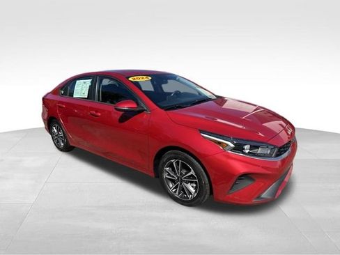Used 2024 Kia Forte LXS w/ LXS Technology Package FWD image 3