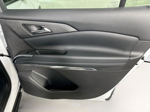 Used 2026 Chevrolet Traverse LT FWD image 30