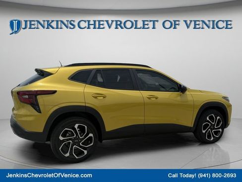 Used 2025 Chevrolet Trax RS w/ Driver Confidence Package FWD image 4