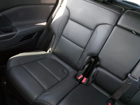 Used 2023 GMC Acadia SLT image 12