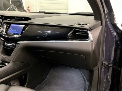 Used 2024 Cadillac XT6 Sport w/ Technology Package image 16