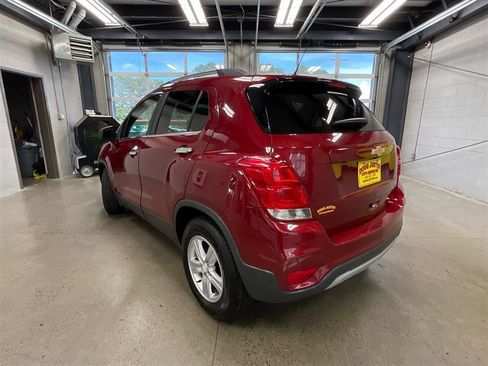 Used 2020 Chevrolet Trax LT w/ Driver Confidence Package FWD image 3