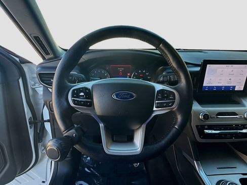 Used 2021 Ford Explorer XLT w/ Equipment Group 202A image 10