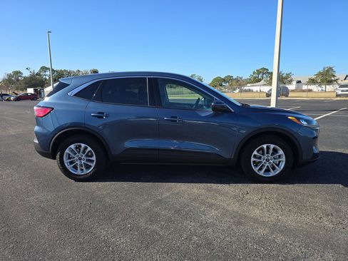 Used 2020 Ford Escape SE image 3