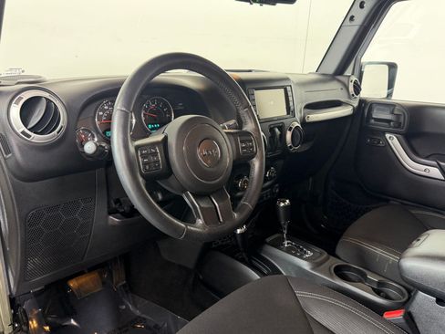 Used 2016 Jeep Wrangler Sahara w/ Connectivity Group AWD/4WD image 4