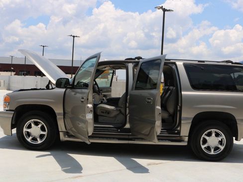 Used 2001 GMC Yukon XL Denali AWD/4WD image 74