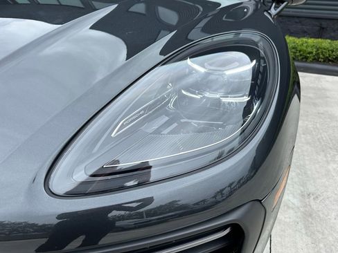 Certified 2025 Porsche Macan image 13