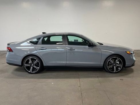 Used 2025 Honda Accord Sport image 2