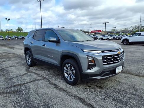 Used 2025 Chevrolet Equinox LT FWD image 6