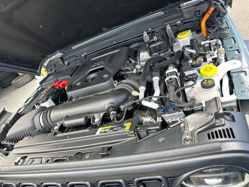 Used 2024 Jeep Wrangler Unlimited w/ Convenience Group AWD/4WD image 22