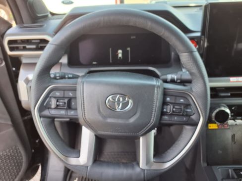 Used 2025 Toyota Tacoma TRD Sport w/ TRD Sport Premium Package image 10