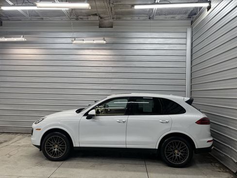 Used 2017 Porsche Cayenne Platinum Edition image 10