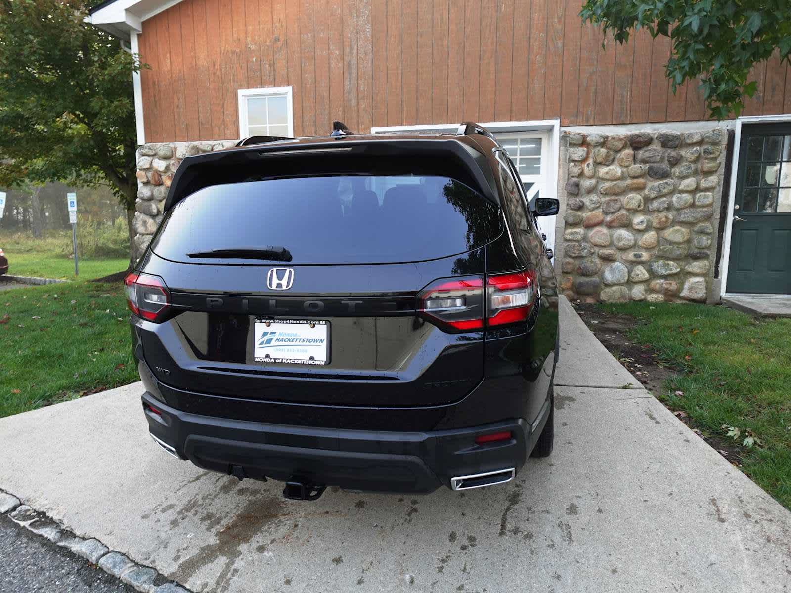 Used 2025 Honda Pilot Sport image 7