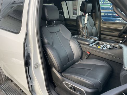 Used 2024 Jeep Wagoneer Series III w/ Premium Group I image 26