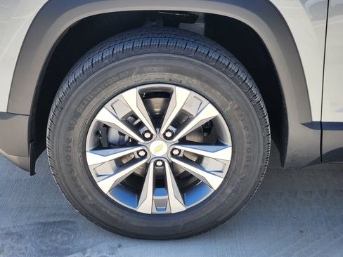 New 2027 Chevrolet Equinox LT w/ Convenience Package II FWD image 11