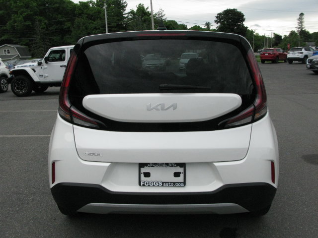 Used 2025 Kia Soul LX w/ LX Technology Package FWD image 5