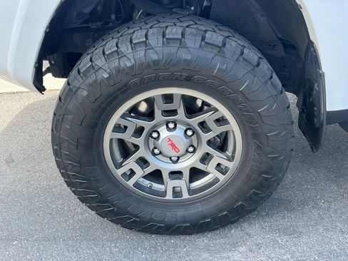 Used 2019 Toyota 4Runner TRD Off-Road Premium AWD/4WD image 14