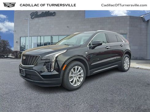 Certified 2022 Cadillac XT4 Luxury w/ Cold Weather Package image 1