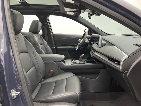 Used 2024 Cadillac XT4 Luxury w/ Cold Weather Package FWD image 34
