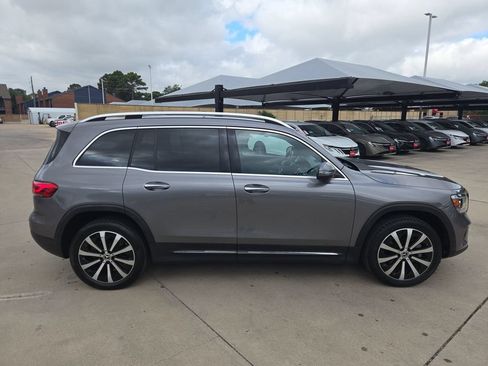 Used 2023 Mercedes-Benz GLB 250 4MATIC w/ Premium Package image 8