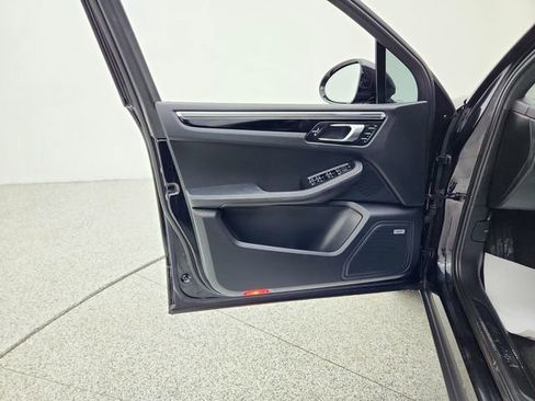 Used 2022 Porsche Macan image 25