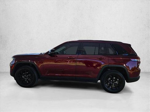 Used 2025 Jeep Grand Cherokee Altitude RWD image 8