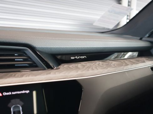 Used 2022 Audi e-tron Premium image 22