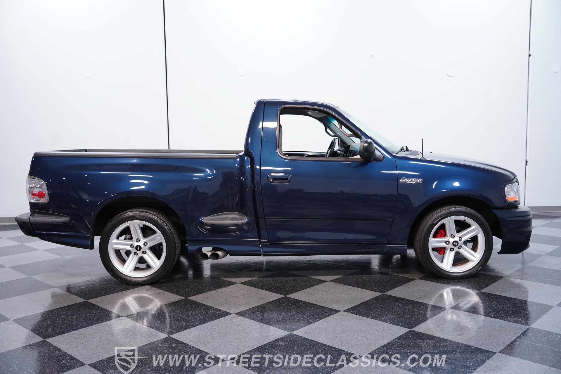 Used 2002 Ford F150 Lightning RWD image 13
