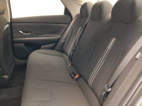 Used 2024 Hyundai Elantra SEL FWD image 18