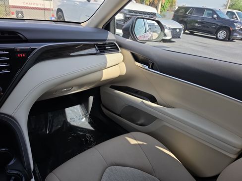 Used 2020 Toyota Camry LE FWD image 10
