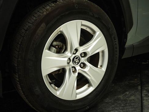 Used 2021 Toyota RAV4 XLE FWD image 3