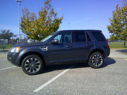 Used 2010 Land Rover LR2 HSE image 18