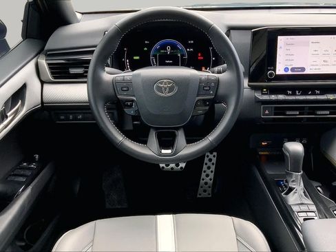 Used 2025 Toyota Camry SE FWD image 10