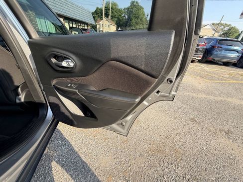 Used 2016 Jeep Cherokee Latitude AWD/4WD image 55