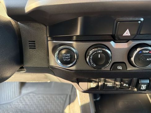 Certified 2022 Toyota Tacoma TRD Off-Road w/ Technology Package image 15