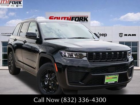 New 2026 Jeep Grand Cherokee Laredo image 1