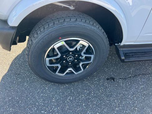 New 2025 Ford Bronco Outer Banks image 24