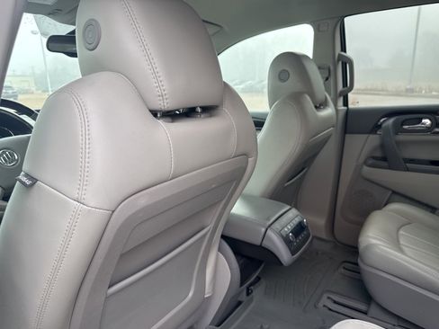 Used 2017 Buick Enclave Leather image 19